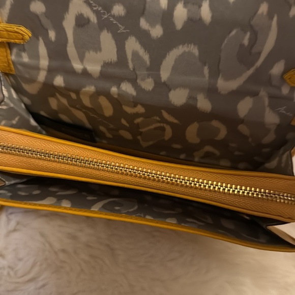 Aimee Kestenberg Delancey Leather Chain Wallet Crossbody - Picture 4 of 7